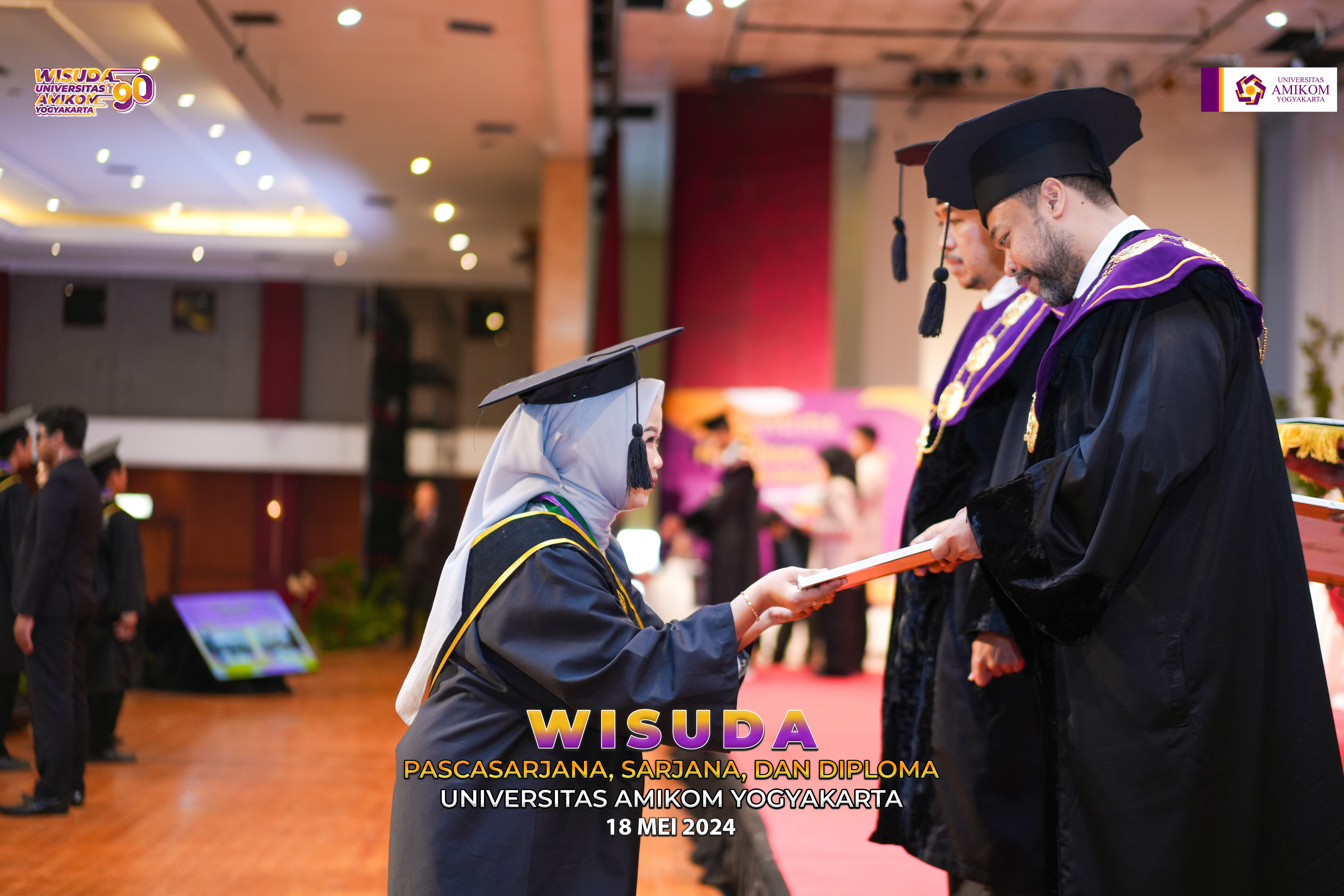 Wisuda Amikom Yogyakarta